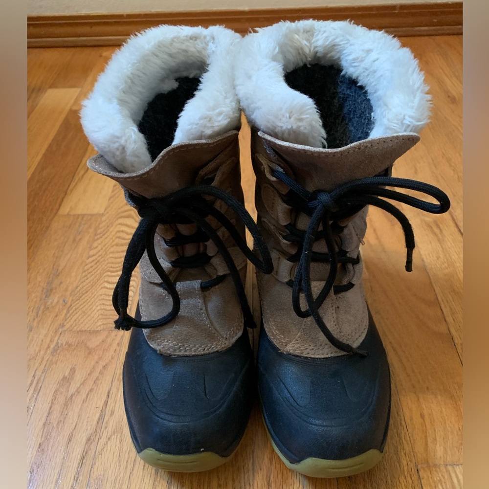 Lands End Girls Waterproof Insulated Snow Boots 
Navy Rubber/ Brown Suede Sz 3